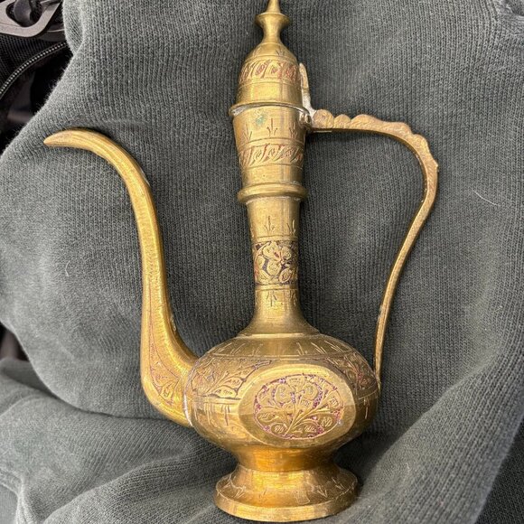 Vintage Solid Brass Teapot Genie Lamp Pitcher Made in India Ornate Etched Floral - Picture 3 of 15